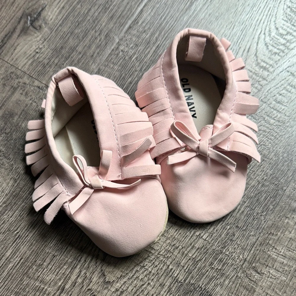 Old Navy Light Pink Fringe Bow Moccasins for Kids